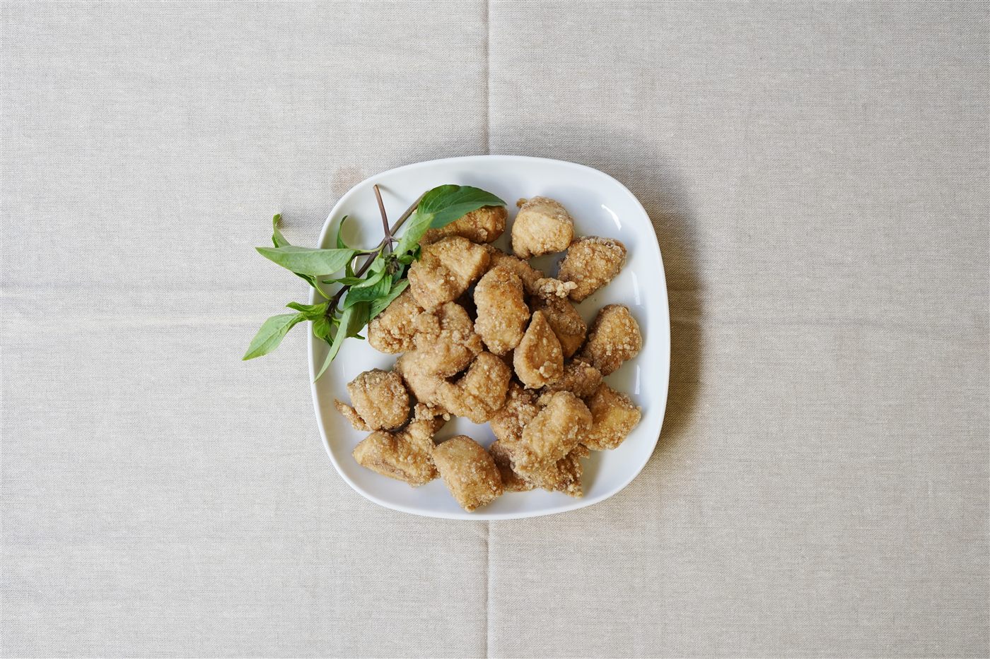 招牌無骨鹽酥雞盤裝